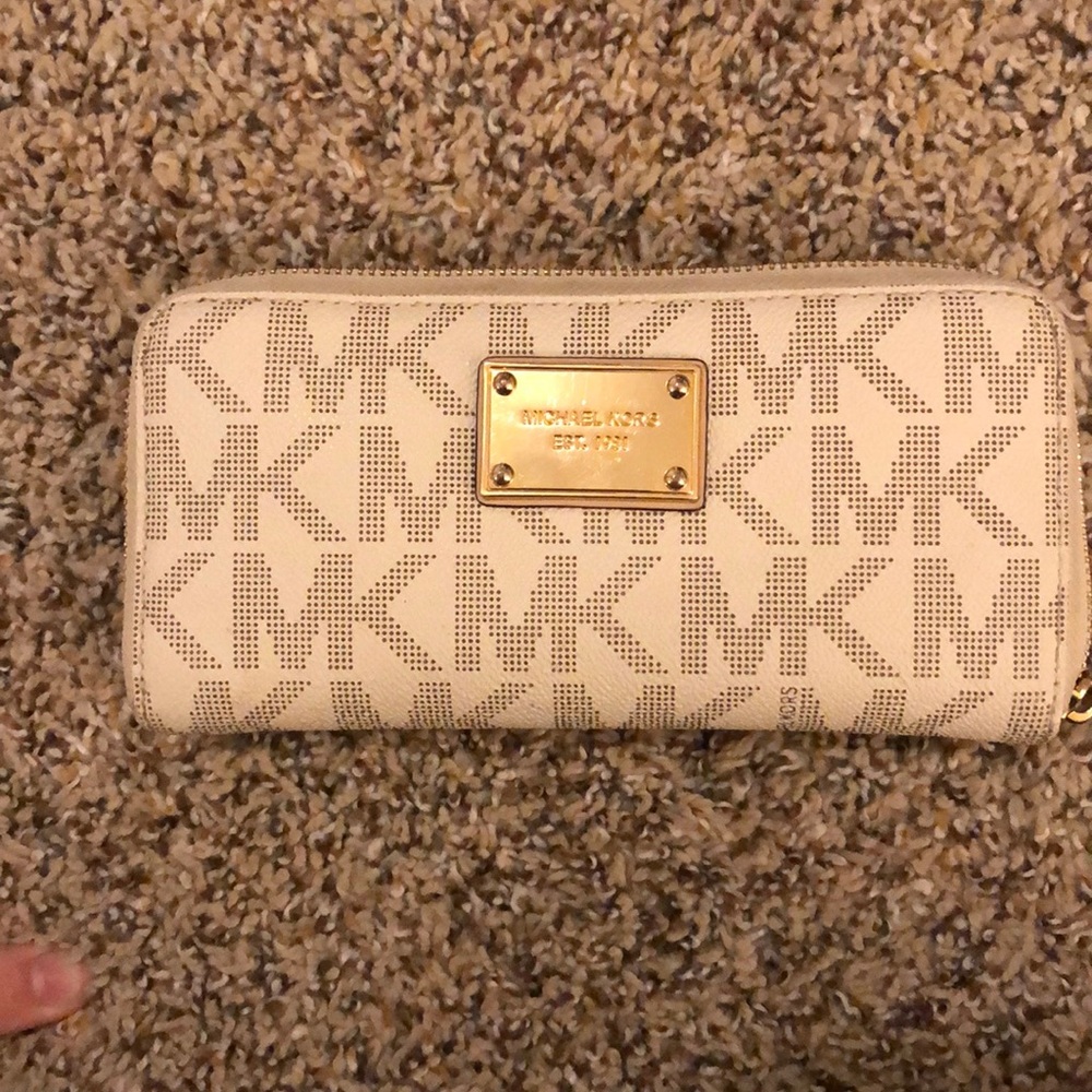 Michael Kora wallet